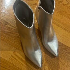 Silver Ankle Boots Nine West!